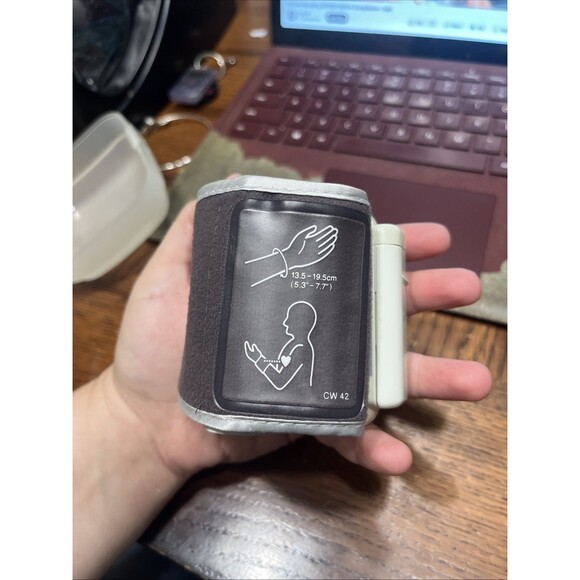 LifeSource UB-328 Digital Blood Pressure Monitor Wrist Use TESTED WORKING - Picture 2 of 3